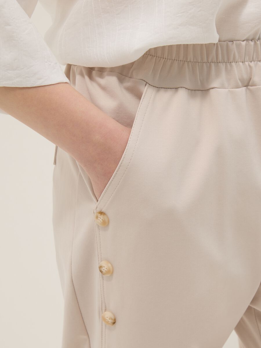 Beige Regular-Fit-Hose aus Stretch-Baumwolle mit elastischem Bund_3