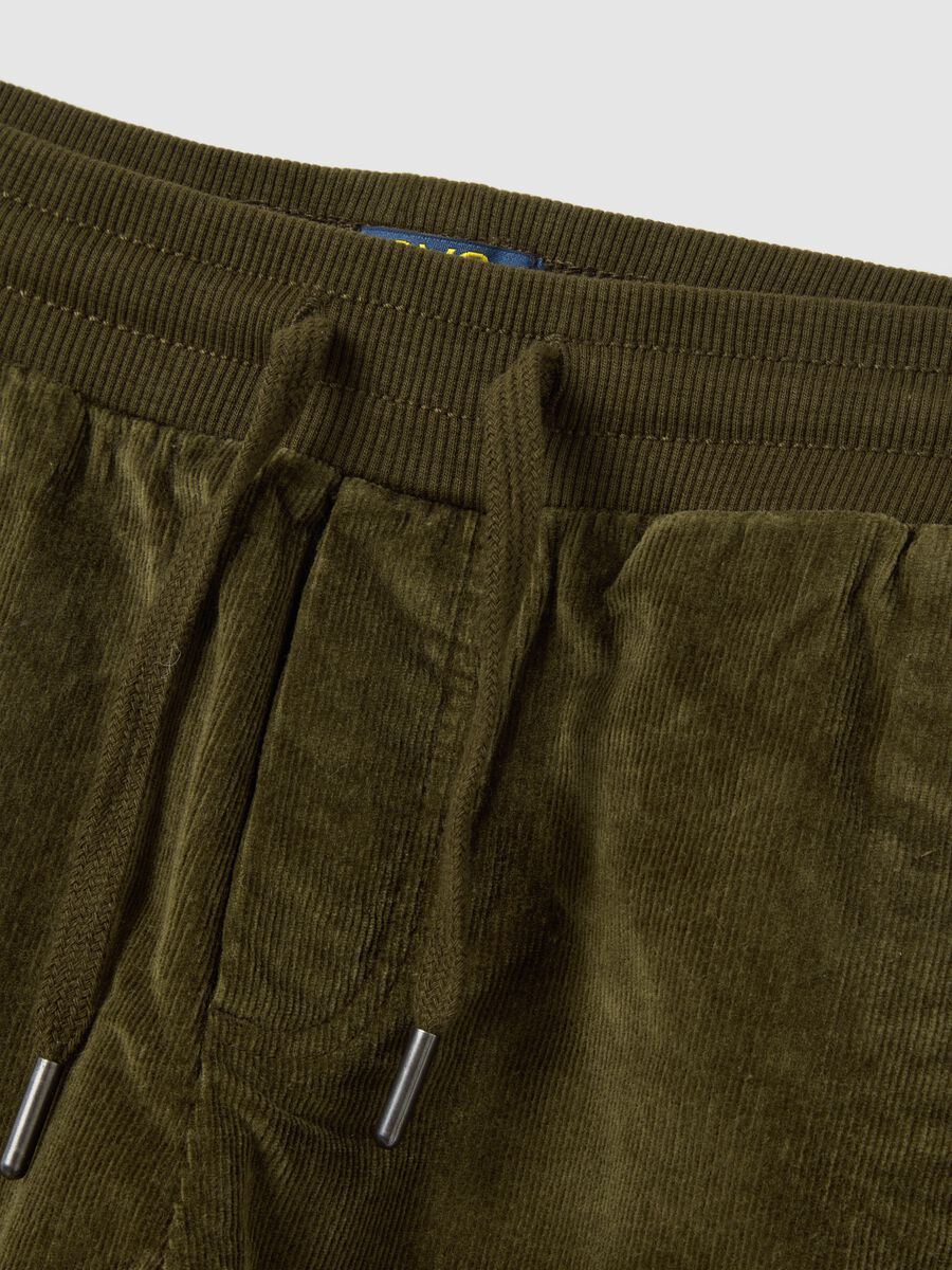 Children's trousers in cotton and green corduroy_2