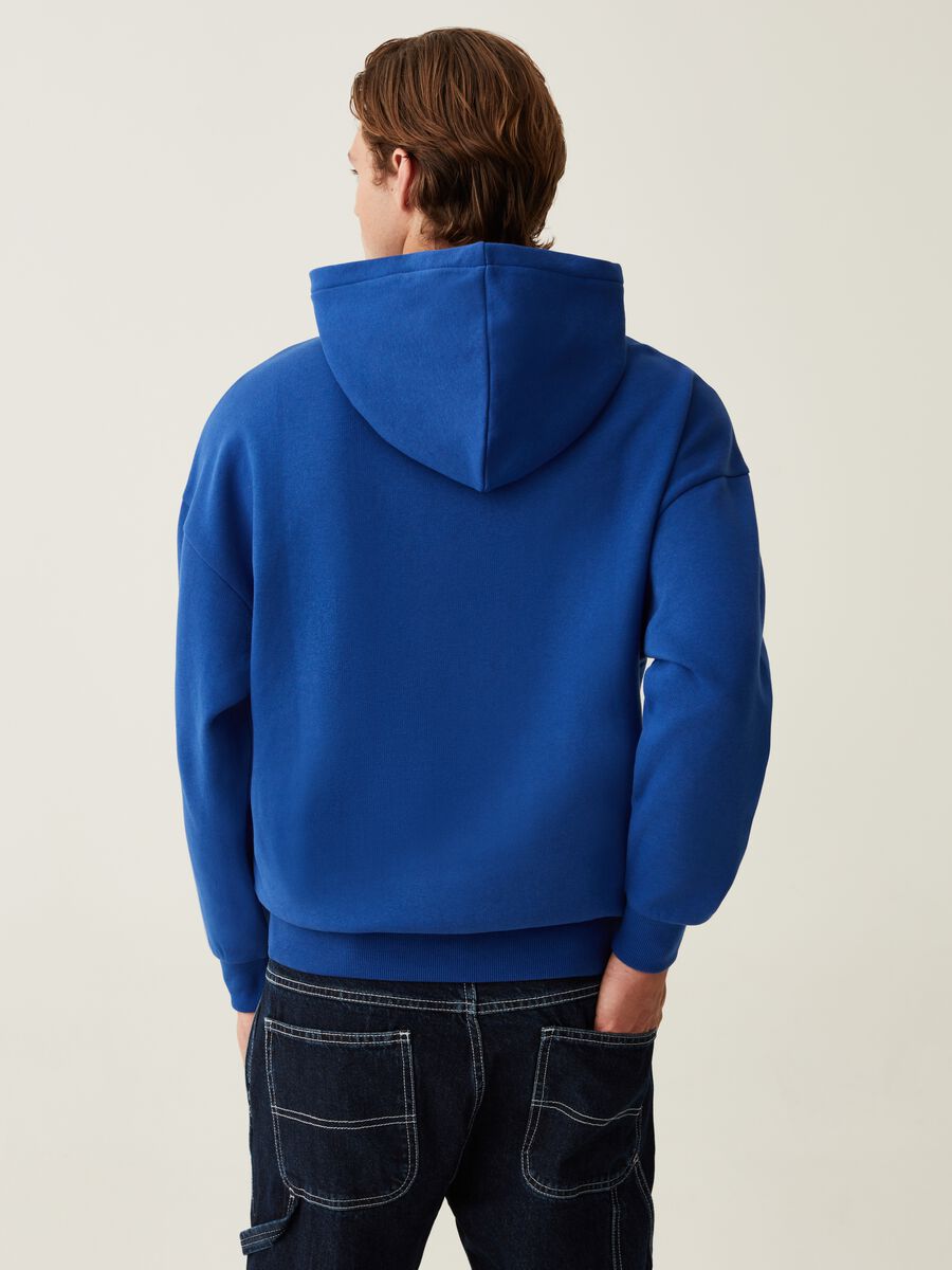 Sweatshirt with hood and bouclé application_2