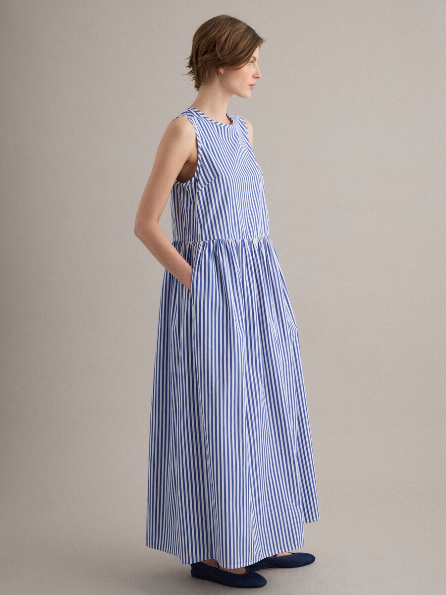Langes Kleid aus reiner Baumwolle mit mehrfarbigen Streifen, Regular Fit_0