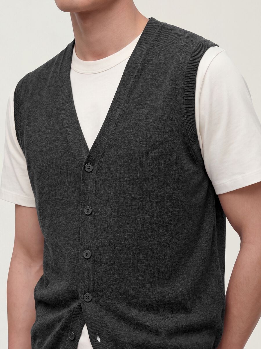 Grey viscose-blend waistcoat with deep V-neck regular fit_1