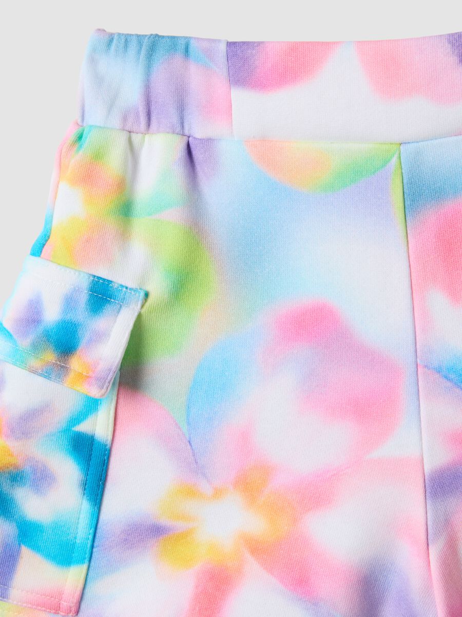Girls&rsquo; multicolour cotton-blend shorts with floral pattern_2