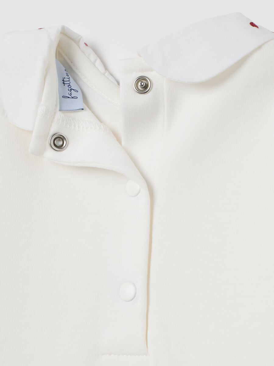 Newborn baby bodysuit in pure white cotton with ruffled collar_3
