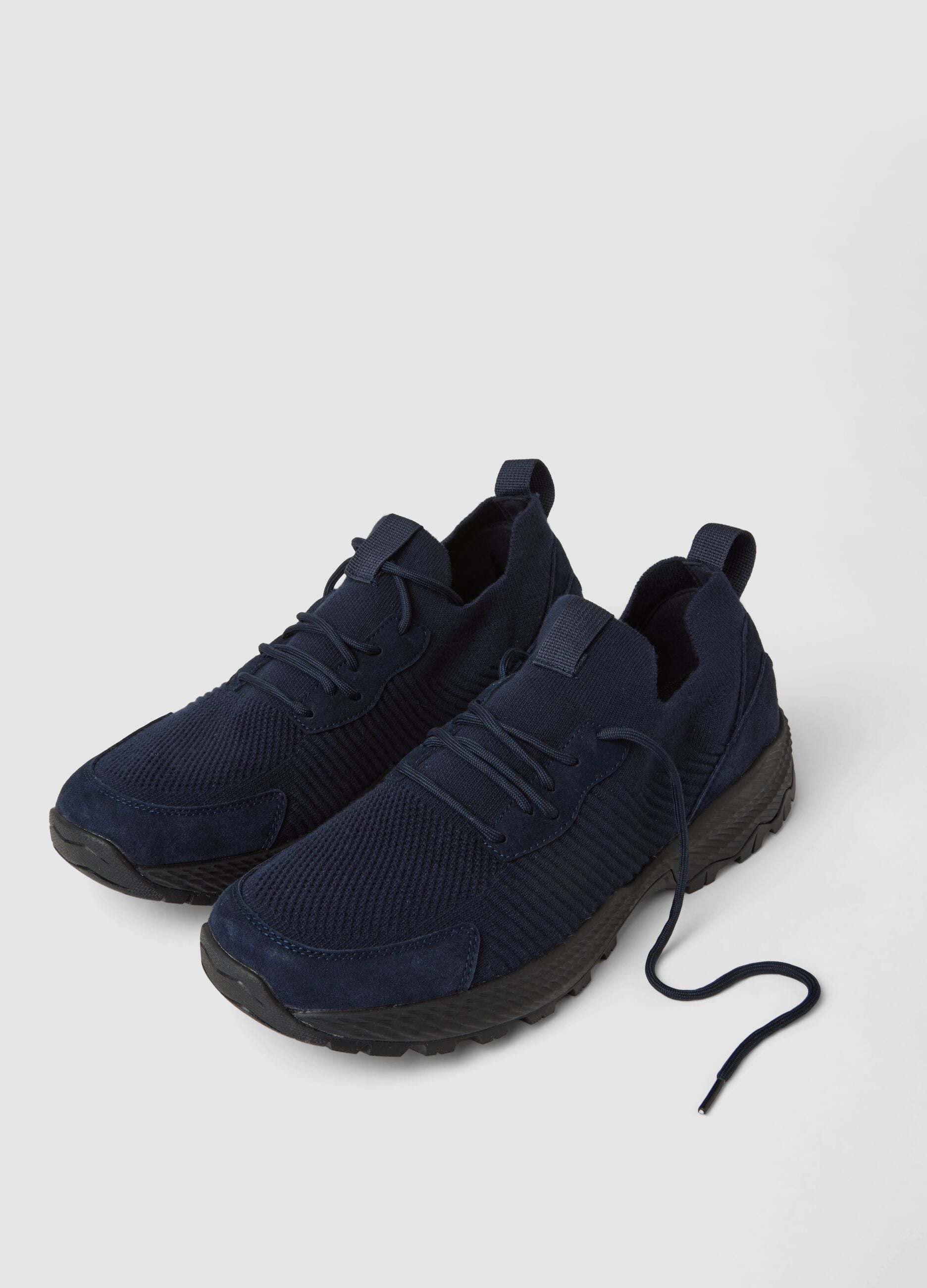 Sneakers blu con suola carrarmato