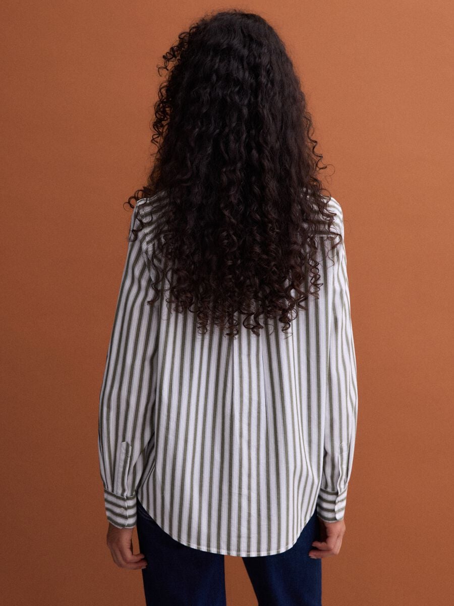White poplin shirt with green stripes, regular fit_3