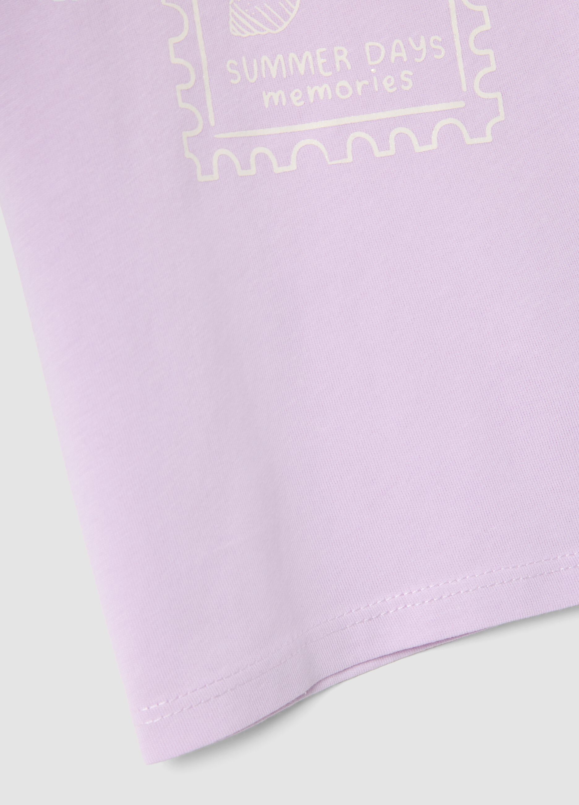 T-shirt roxa de algod&atilde;o org&acirc;nico para menina com estampado marinho