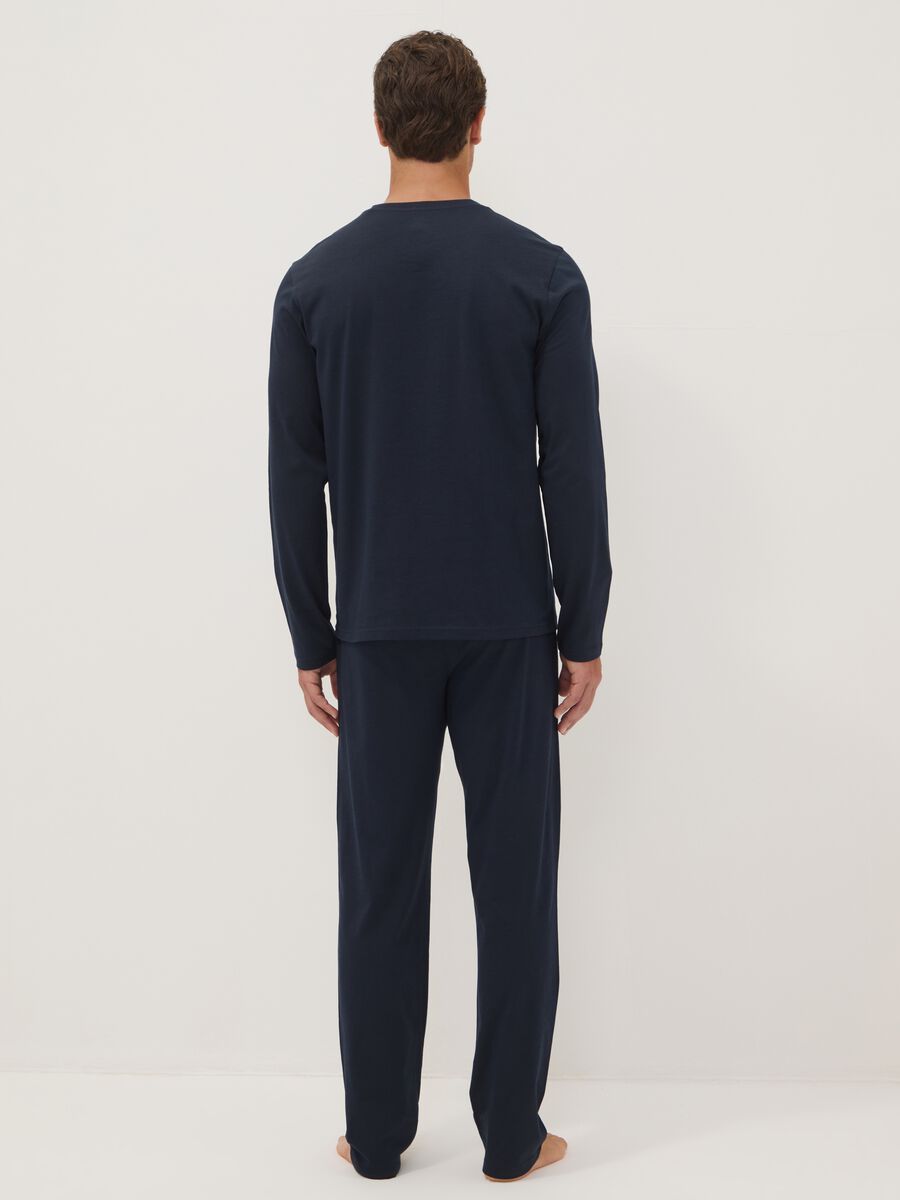 Blauer Pyjama aus reiner Bio-Baumwolle mit V-Ausschnitt, Regular Fit_2
