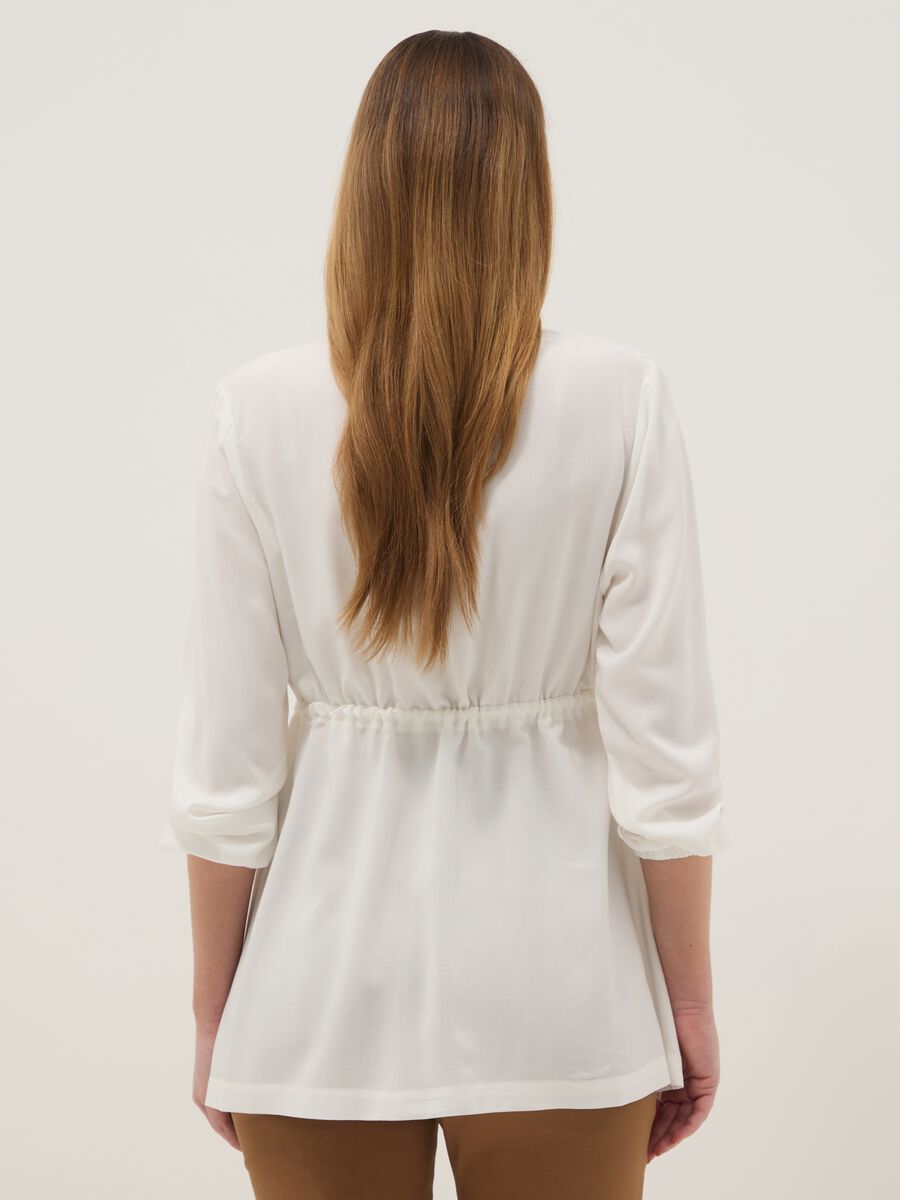 Blusa bianca premaman in pura viscosa con collo alla coreana_2