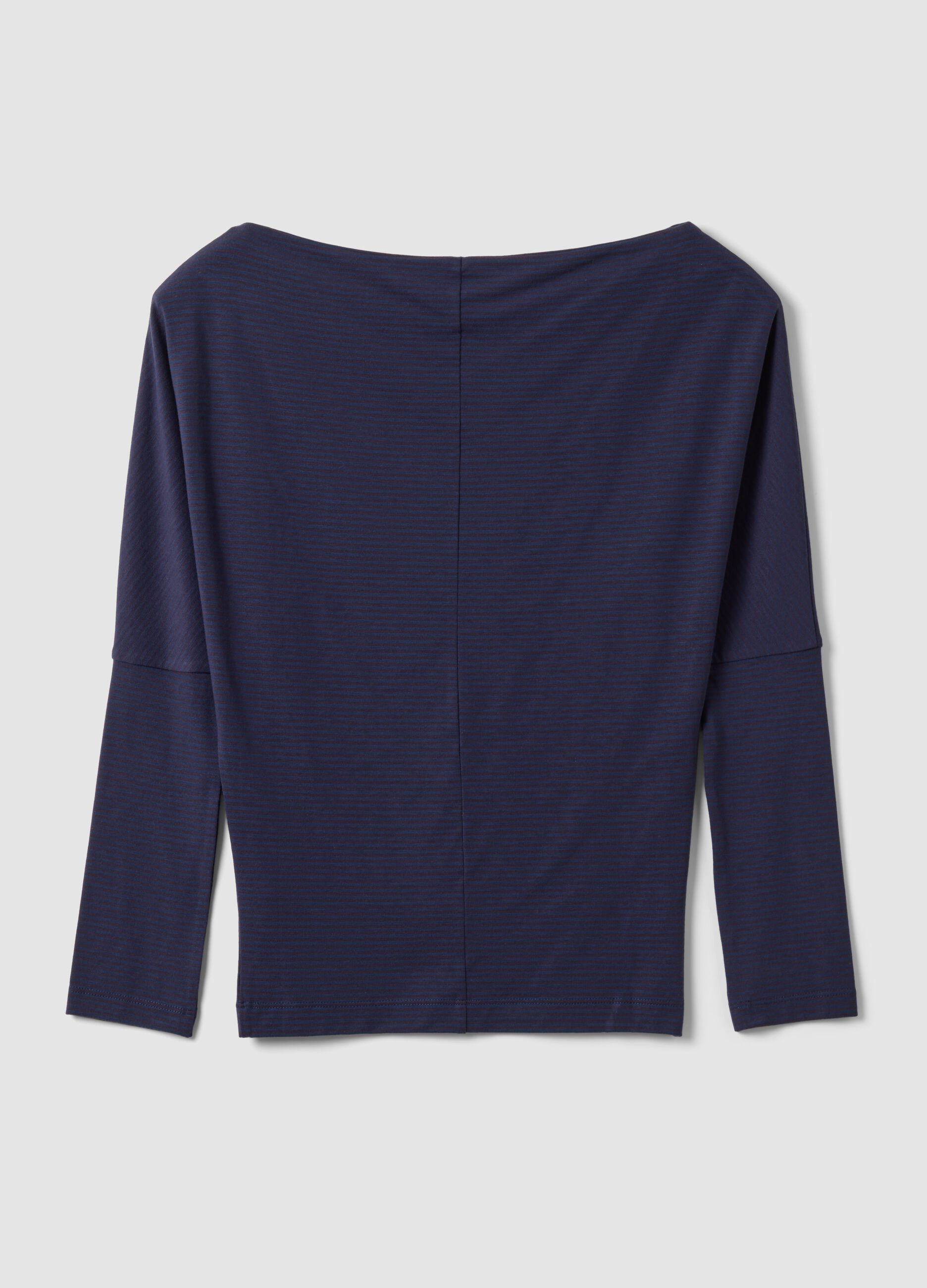 T-shirt blu in viscosa elasticizzata con scollo a barchetta