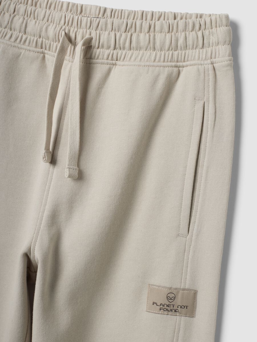 Grey pure cotton oversized joggers for boys_4