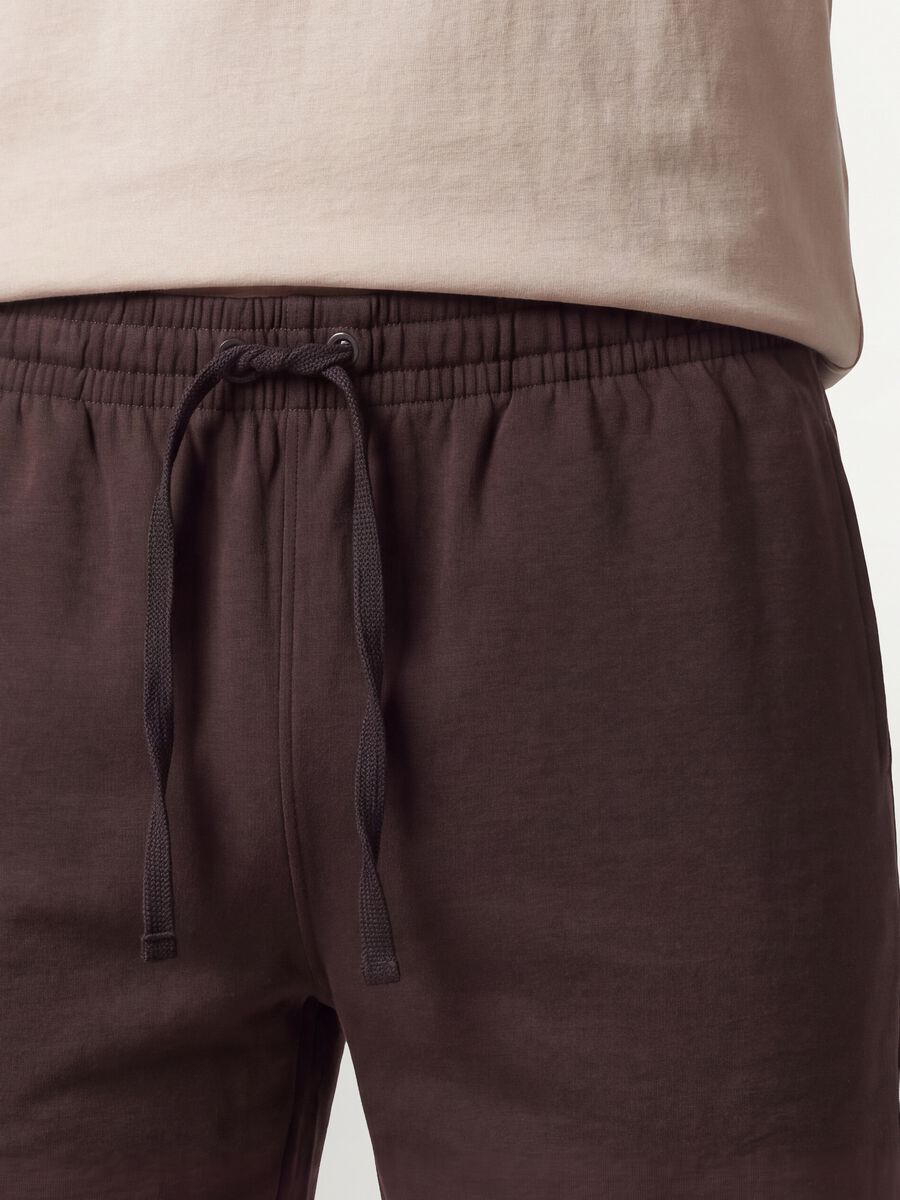 Brown cotton-blend shorts with elasticated waist, regular fit_3