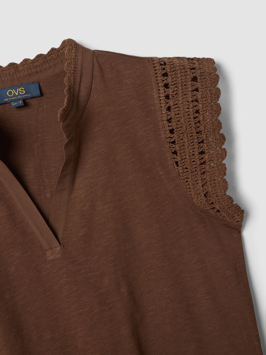 Brown pure cotton T-shirt with crochet details, regular fit_1
