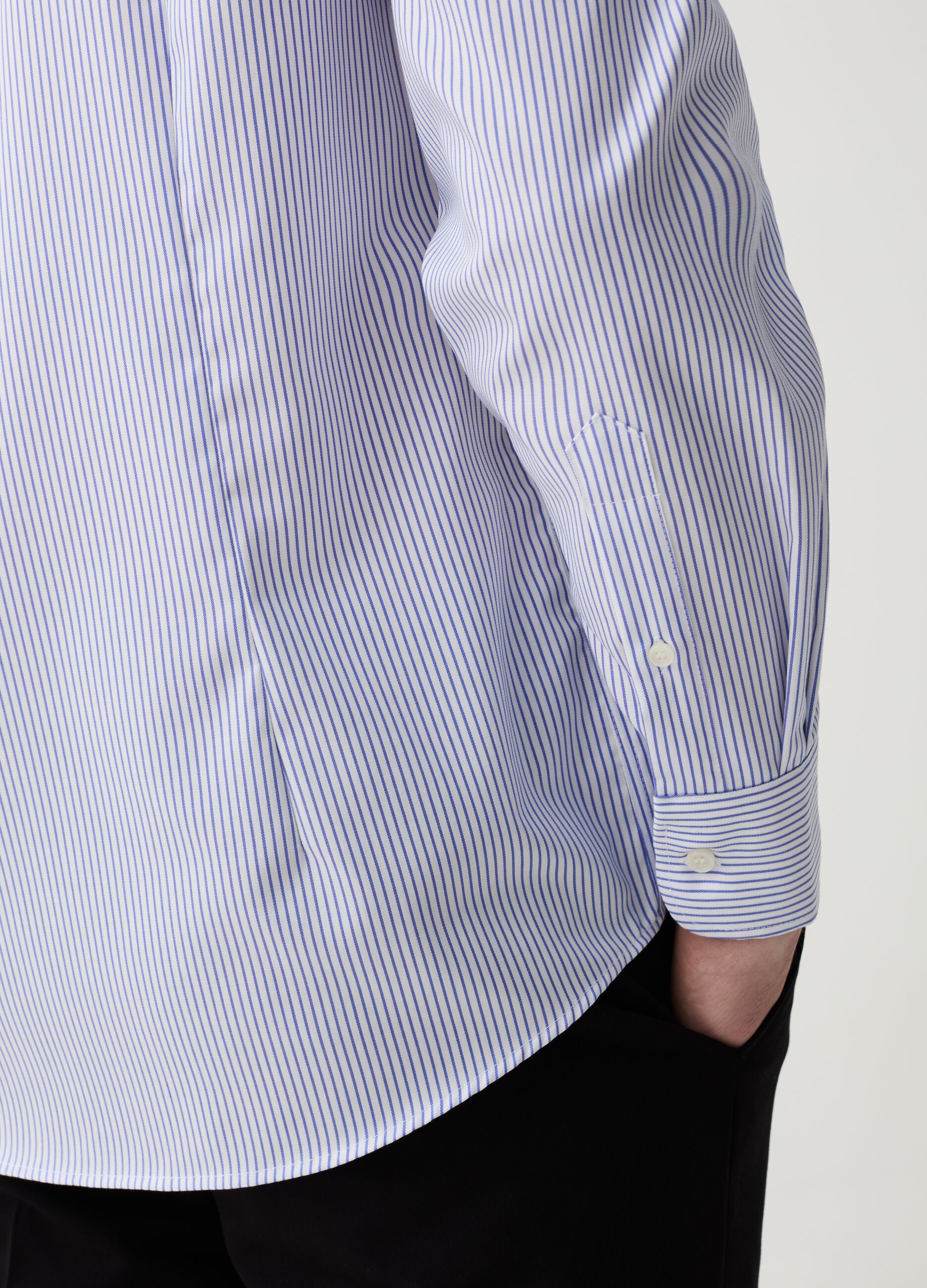 Camicia slim fit in cotone no stiro a righe sottili