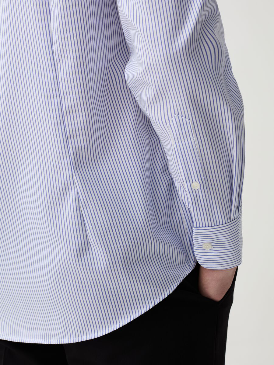 Slim-fit shirt in no-iron cotton with slim stripes_2
