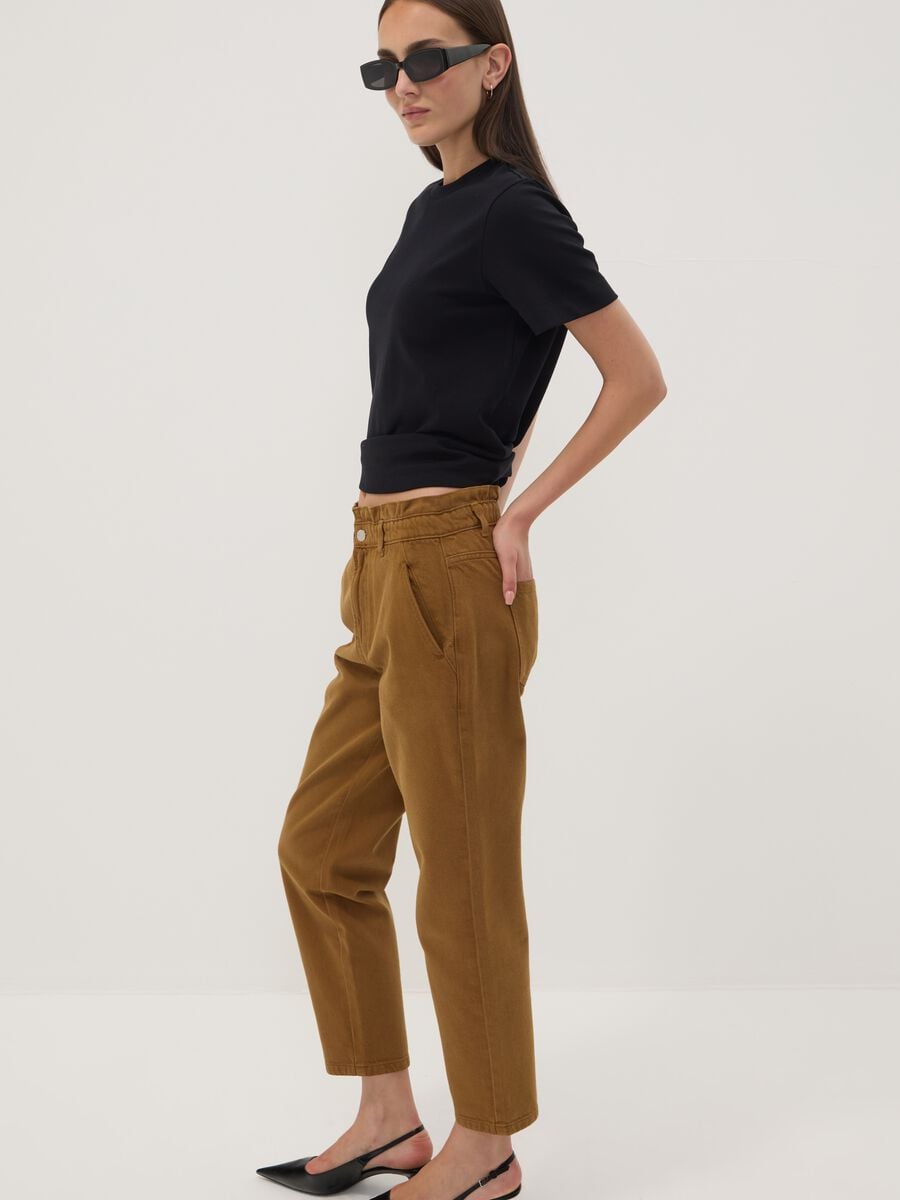Baggy-Fit Denim-Jeans in Bronze-Braun aus reiner Baumwolle mit Paperbag-Bund_0