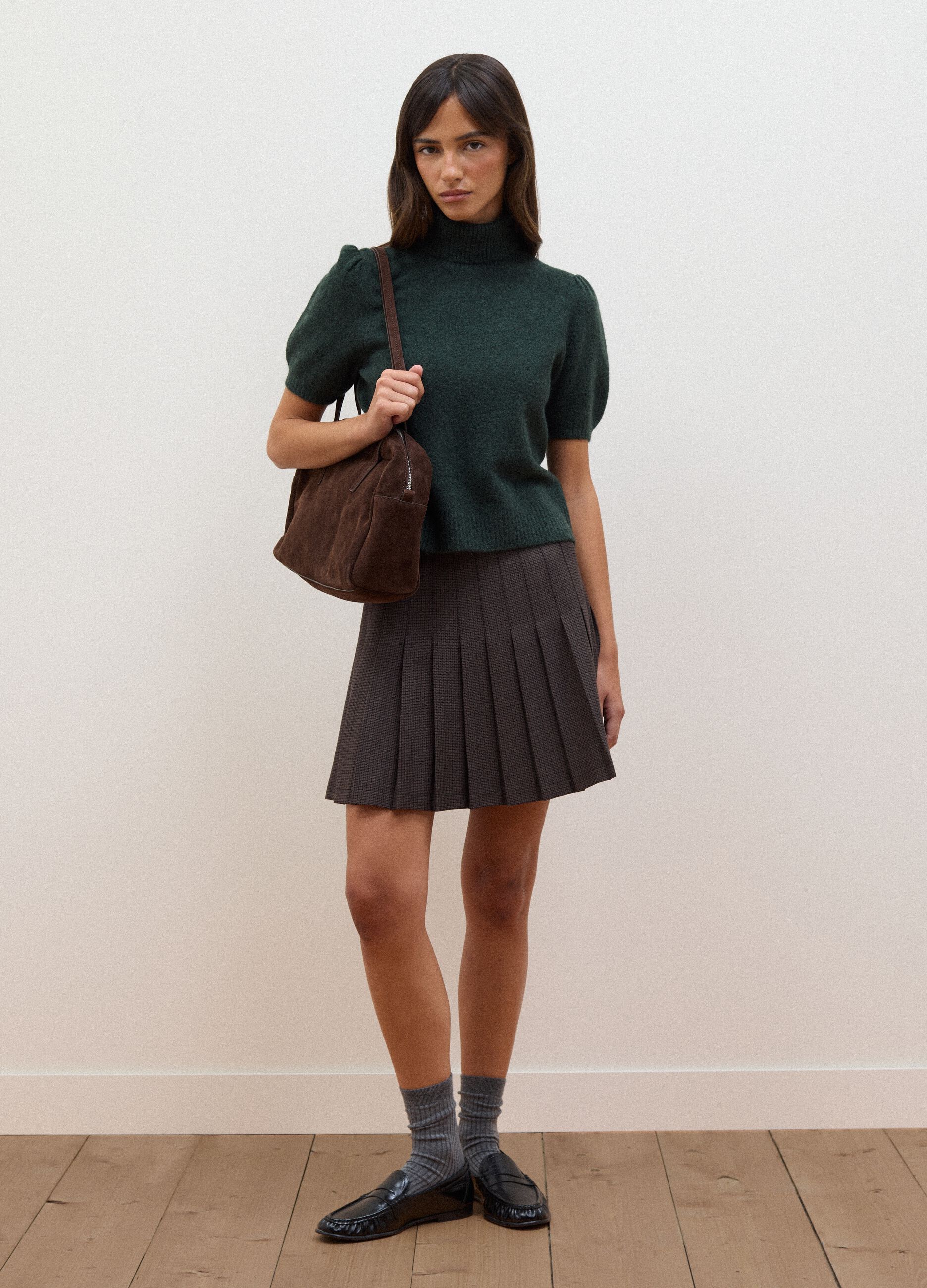 Camisola verde de gola alta em viscose el&aacute;stica