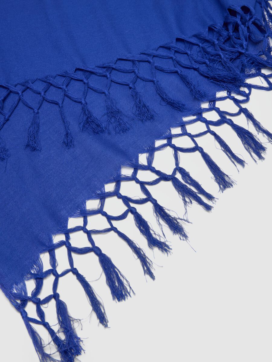 Blue viscose-linen blend scarf with fringes_2