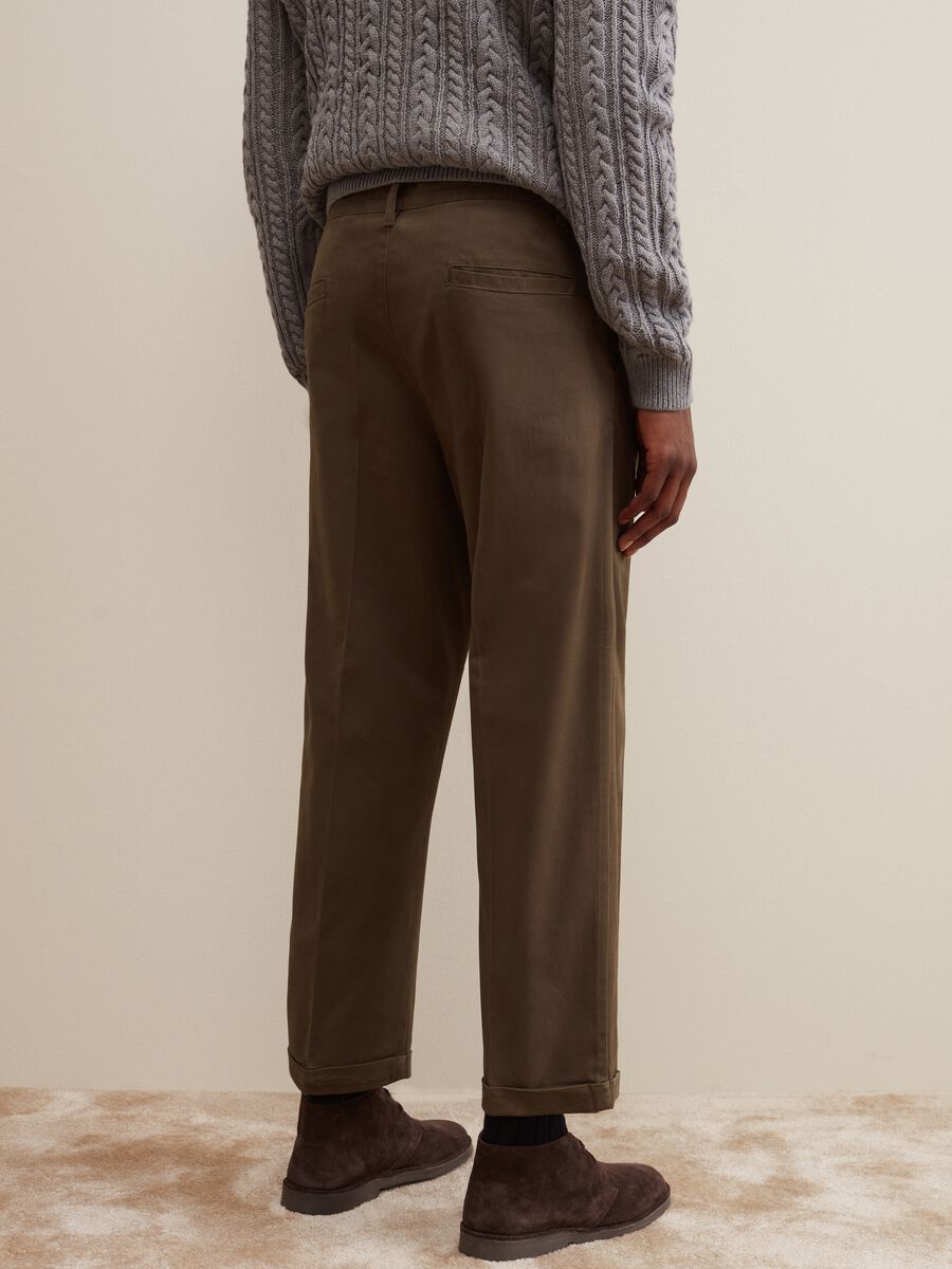 Chino trousers in twill with darts_2