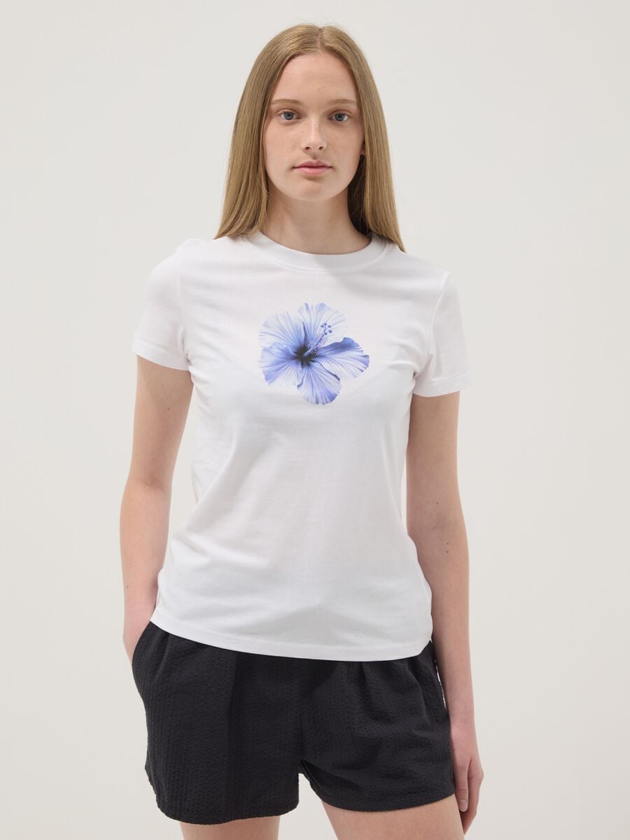 &Lambda;&epsilon;&upsilon;&kappa;ό T-shirt &alpha;&pi;ό 100% &beta;&alpha;&mu;&beta;ά&kappa;&iota; &mu;&epsilon; &phi;&lambda;&omicron;&rho;ά&lambda; &sigma;&tau;ά&mu;&pi;&alpha;_0