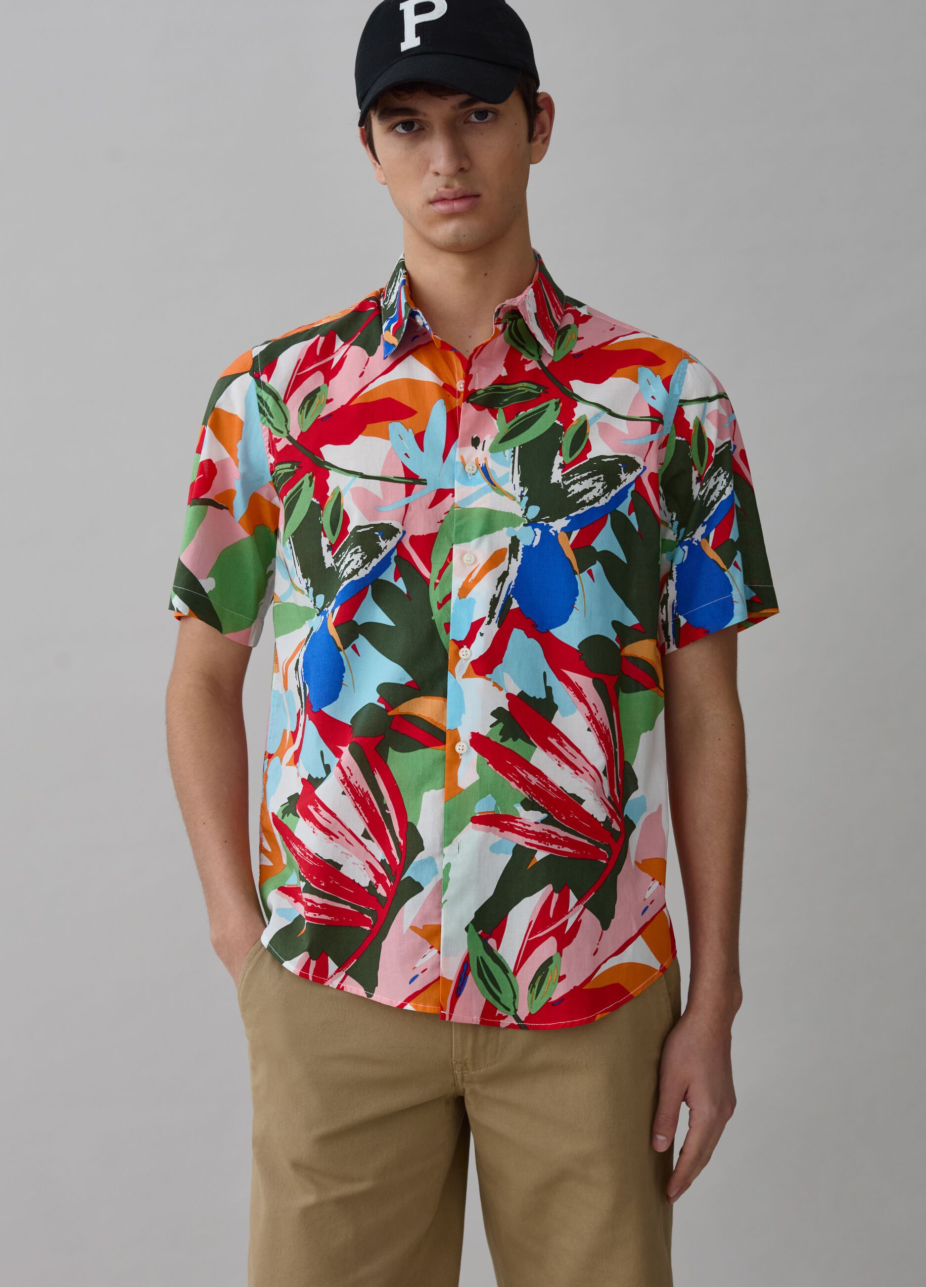 Shirt with short sleeves and foliage print