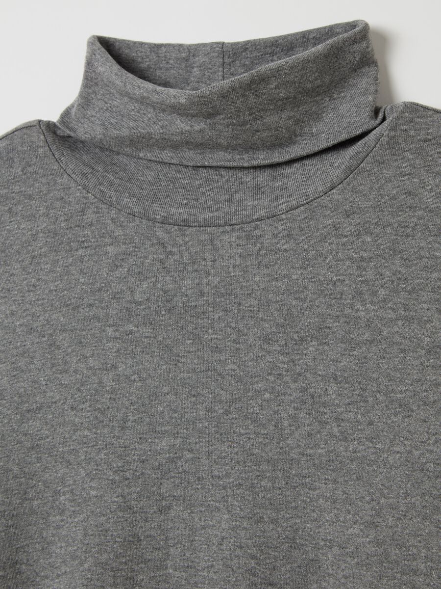 Long-sleeved T-shirt with high neck_5