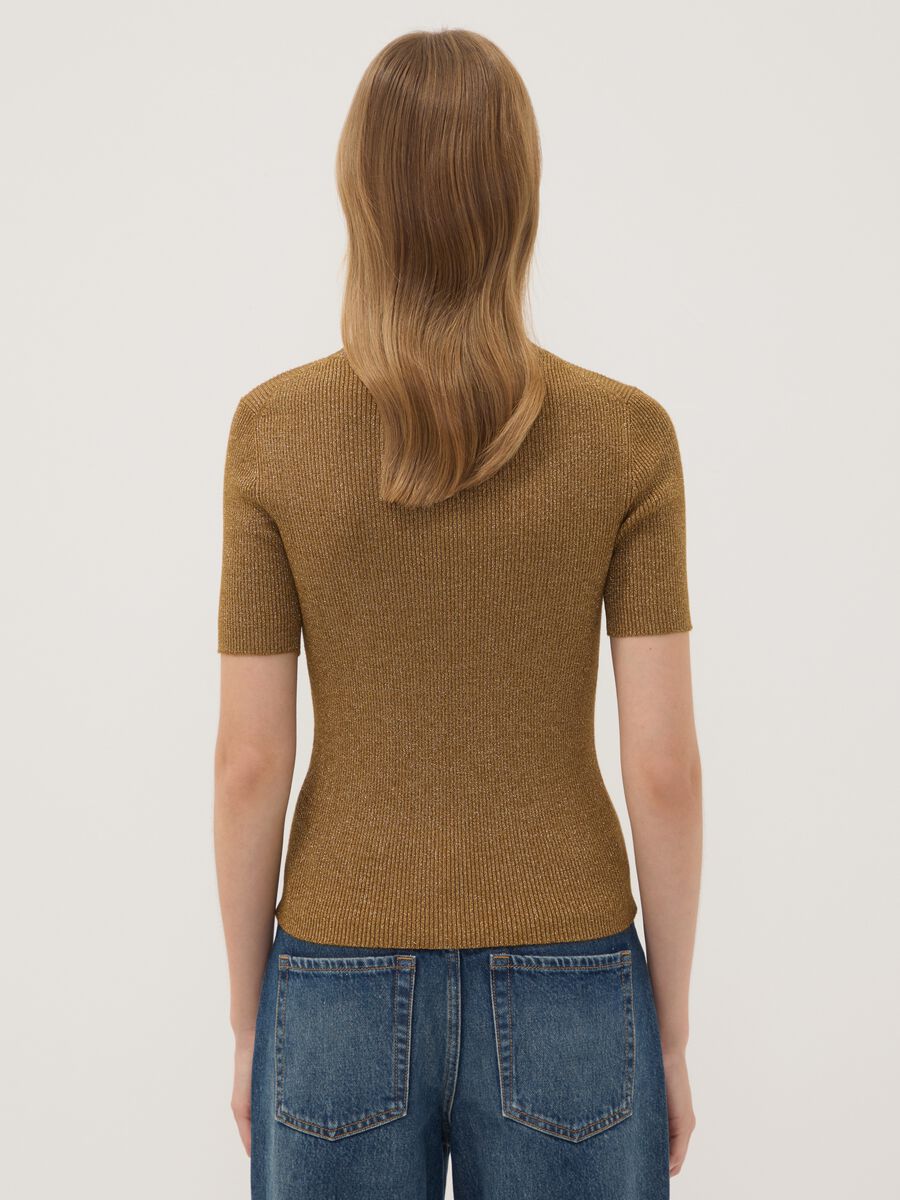 Braunes, figurbetontes Rippstrickshirt aus Viskosemix_3
