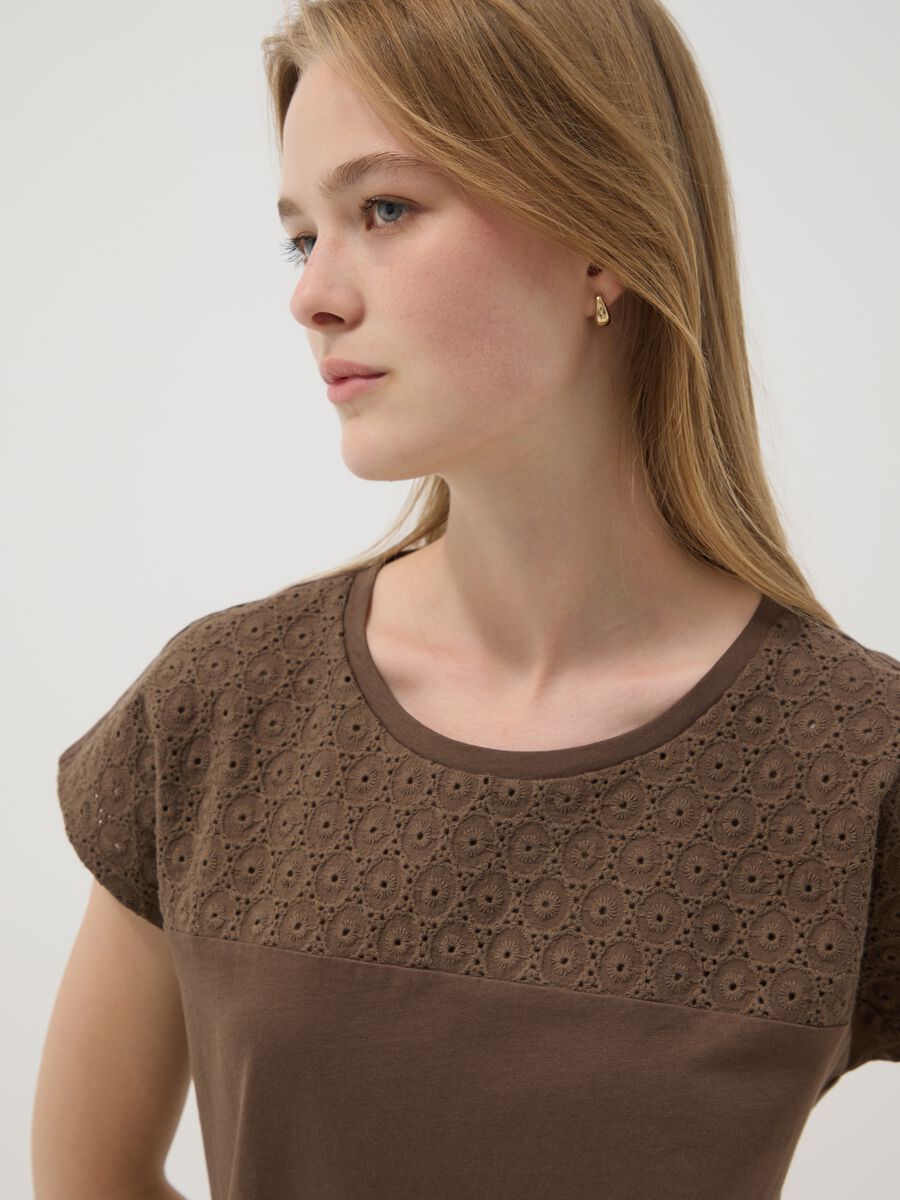 Brown pure cotton T-shirt with broderie anglaise insert_2