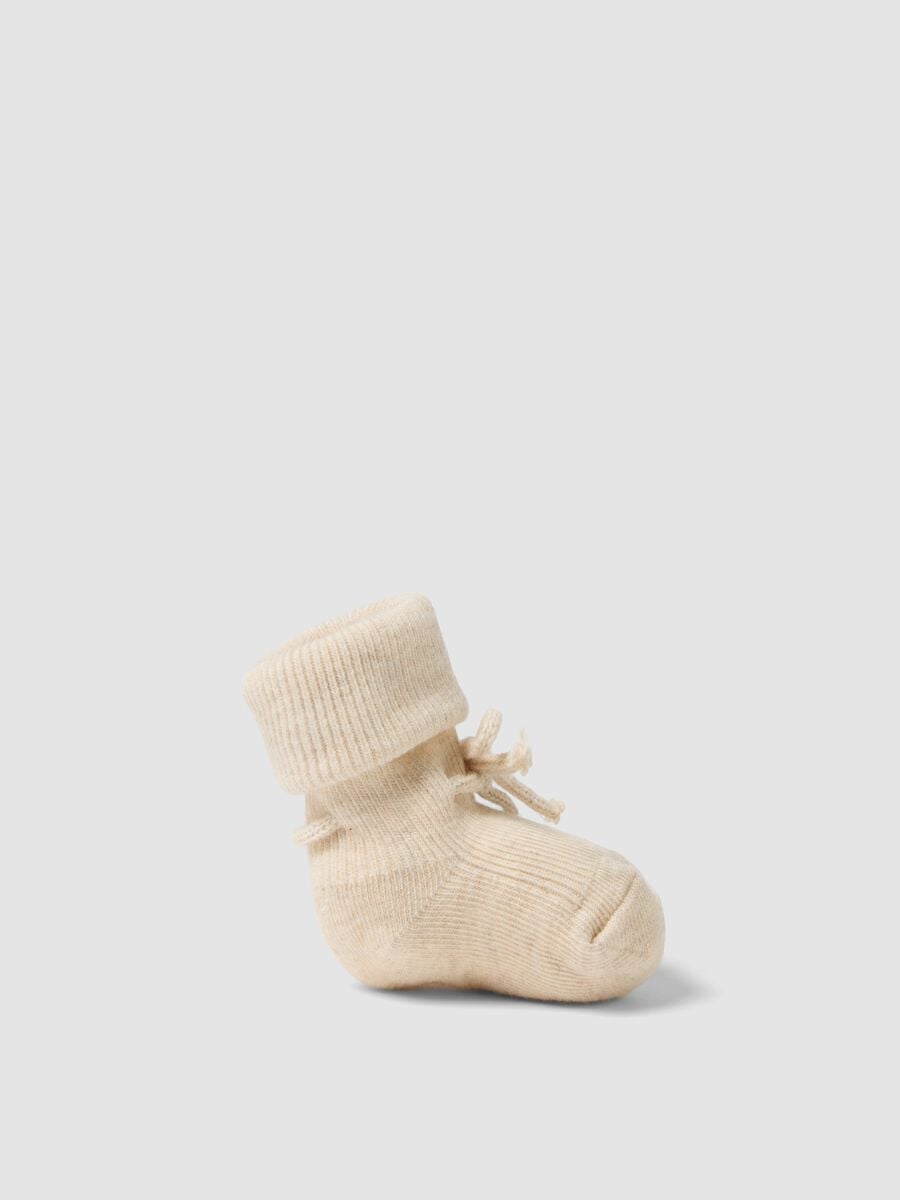 Beige Baby-M&auml;dchensch&uuml;hchen aus Bio-Baumwollstrick_0
