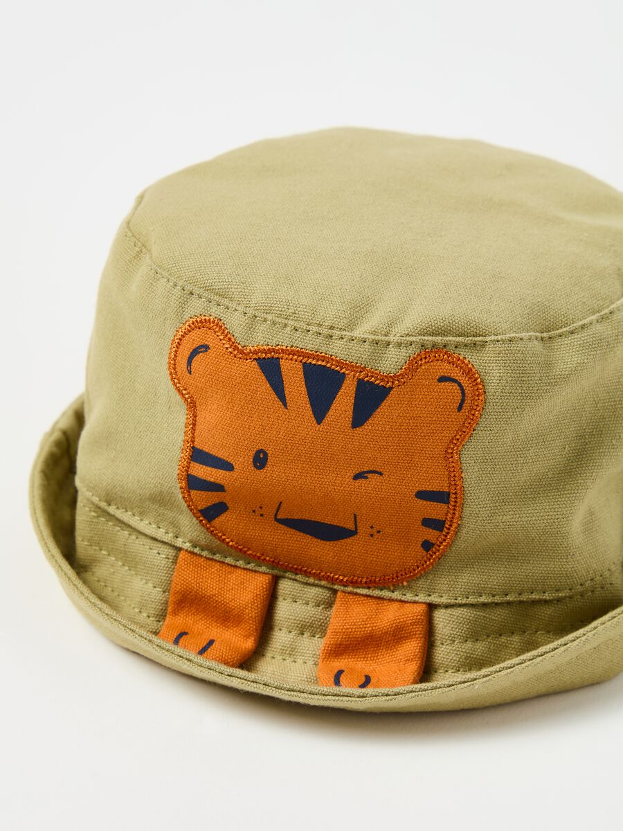 Fishing hat with tiger_2