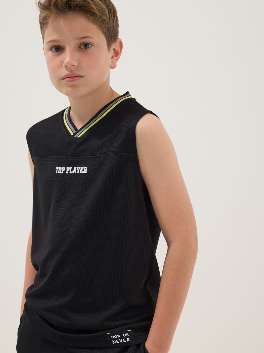 Black sporty V-neck vest_2