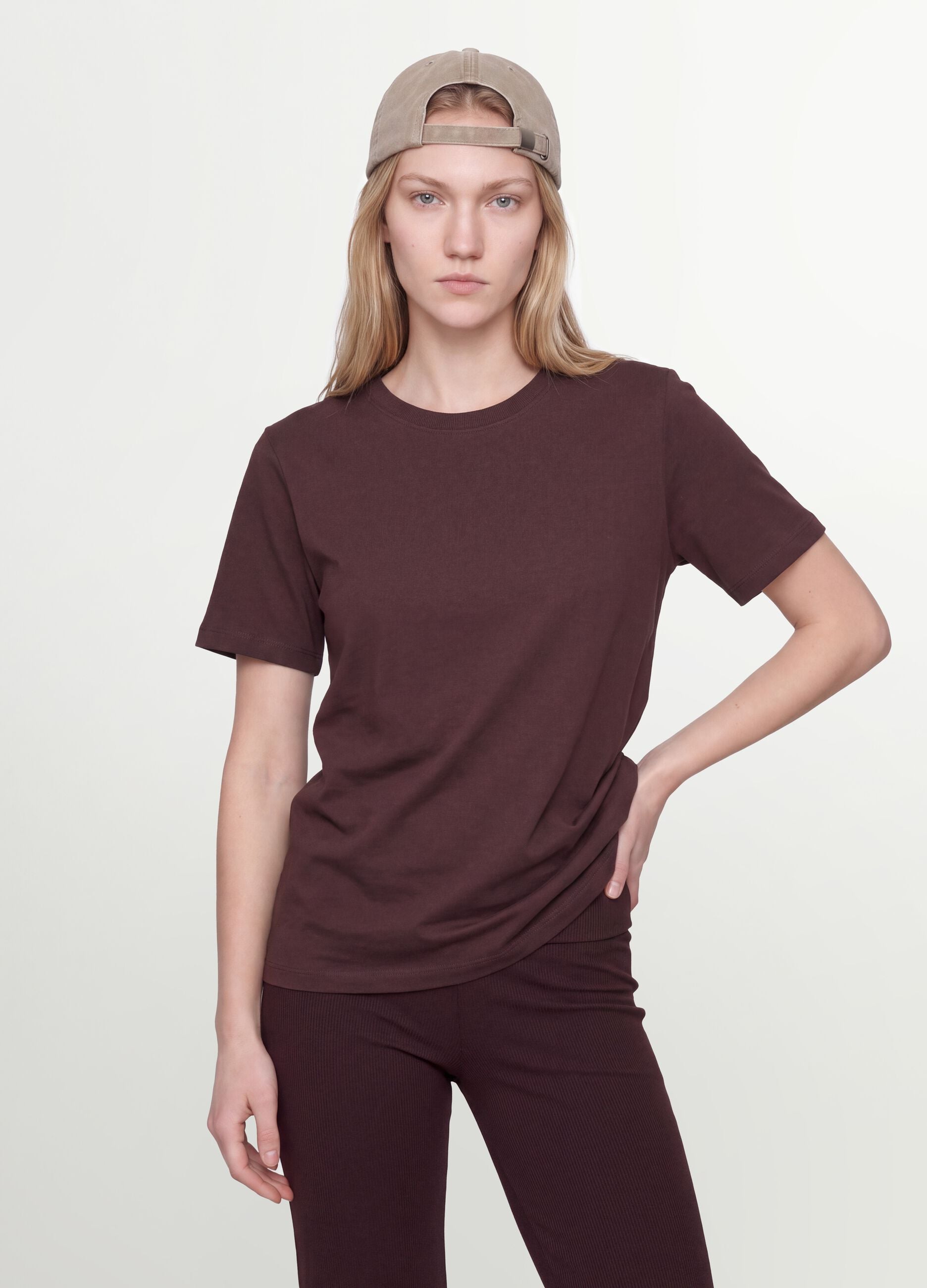 Braunes T-Shirt aus reiner Bio-Baumwolle mit Rundhalsausschnitt, Regular Fit