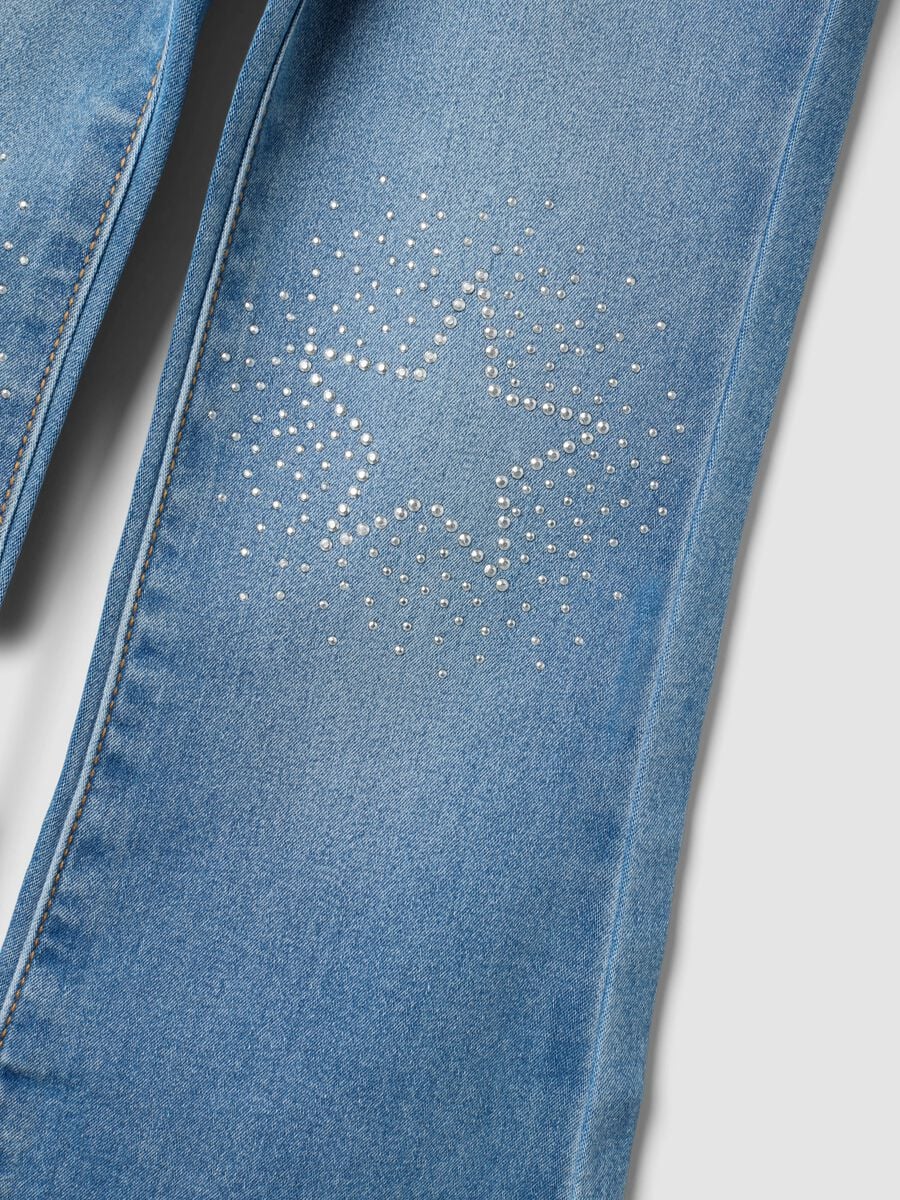 Jeggings denim in cotone elasticizzato a zampa con strass per bambina_3