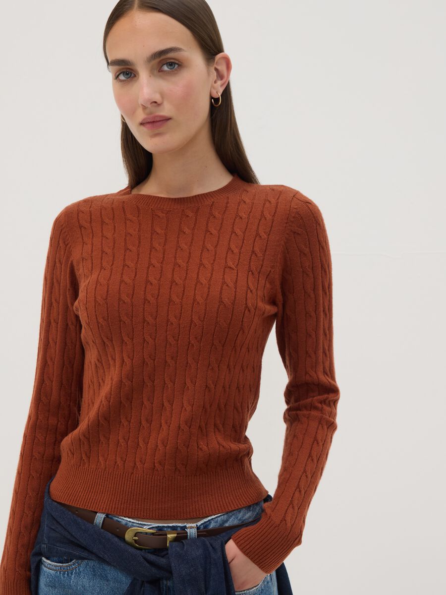 Red cable-knit crew neck jumper, regular fit_0