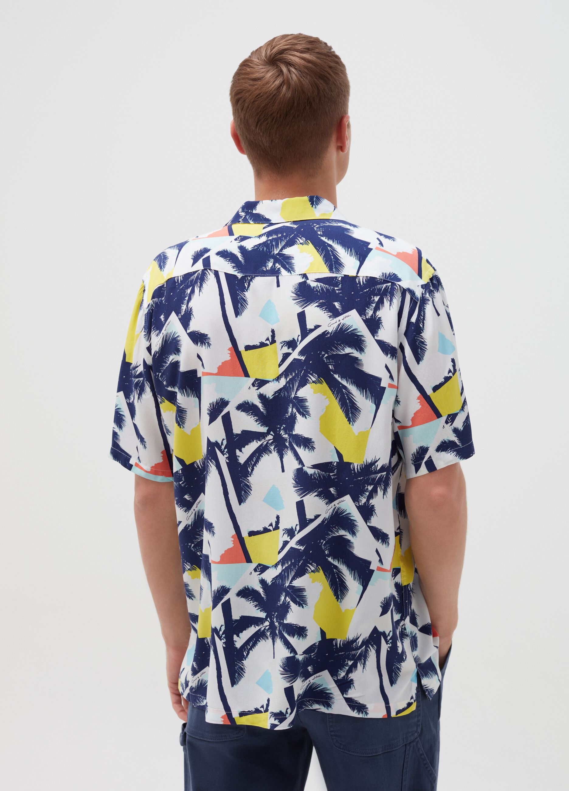 Camisa de manga corta con estampado palmeras