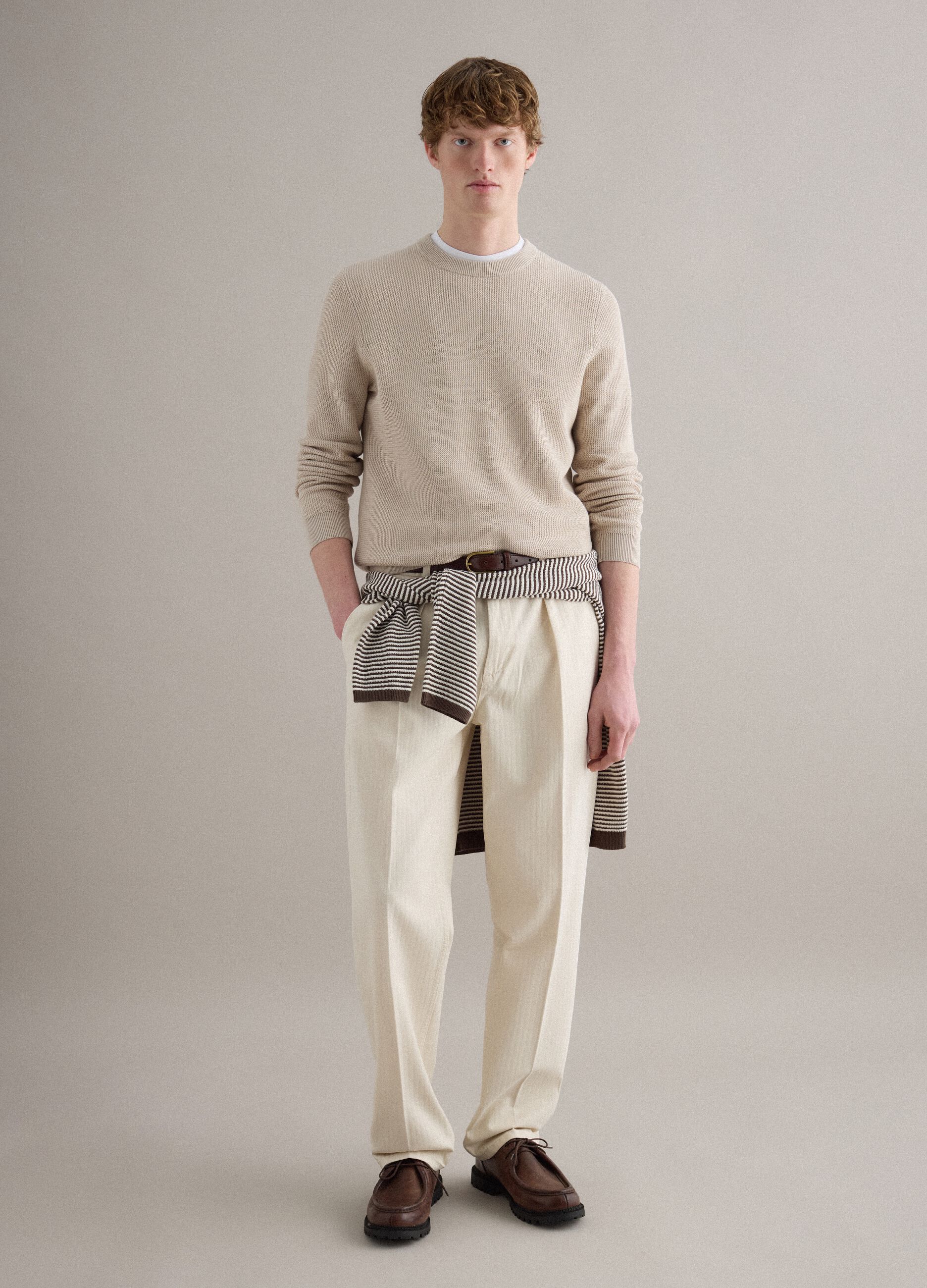 Cal&ccedil;as chino bege em algod&atilde;o puro regular fit