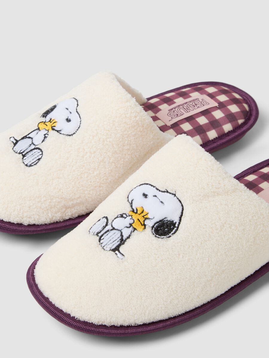 Cream-white slippers with Snoopy embroidery_1