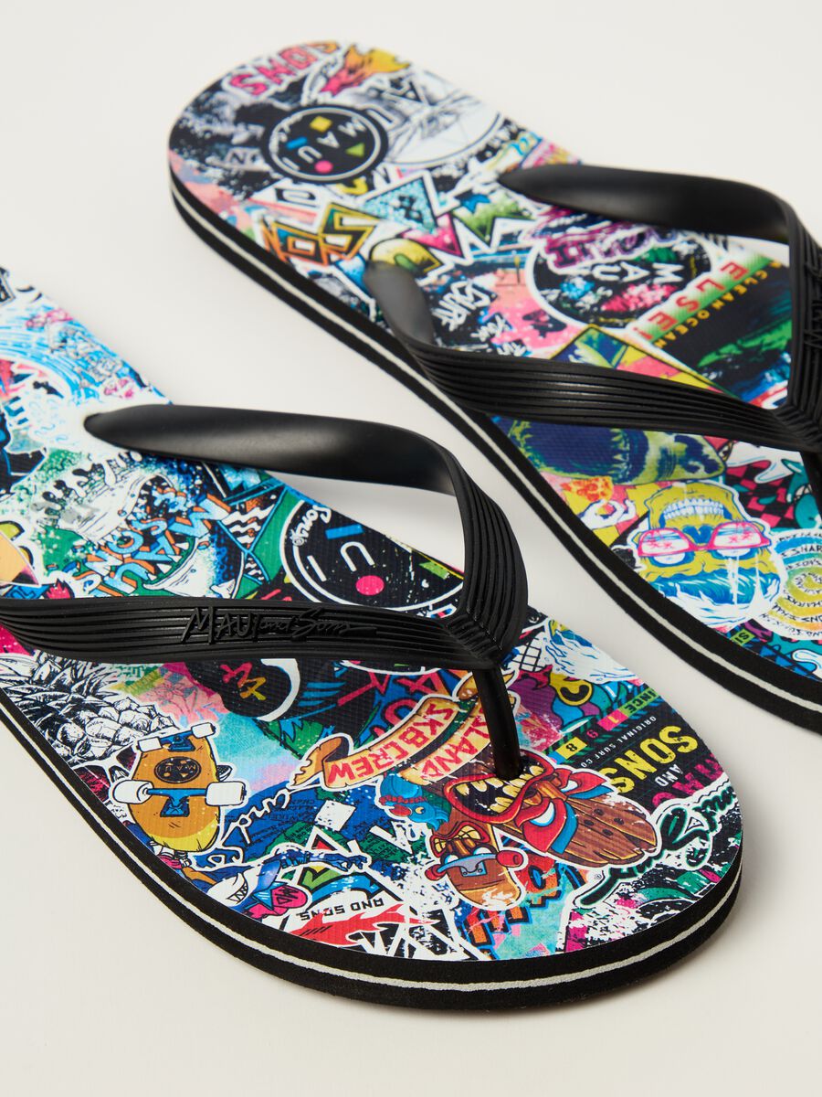 Thong sandals with graffiti-style print_1