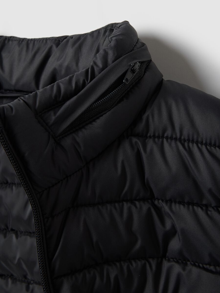 Gilet imbottito nero da ragazzo regular fit con cappuccio_4