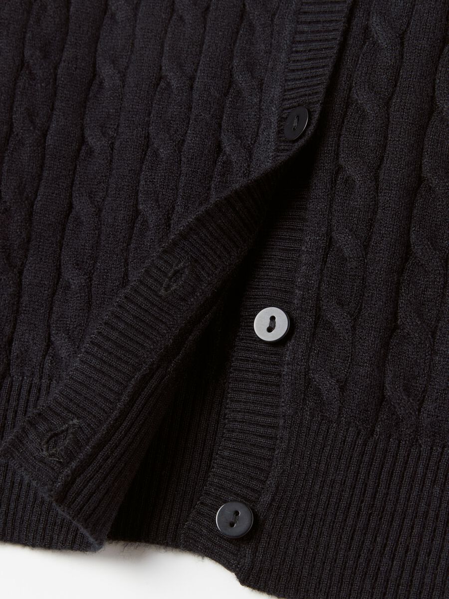 Ribbed cardigan with cable-knit design_5