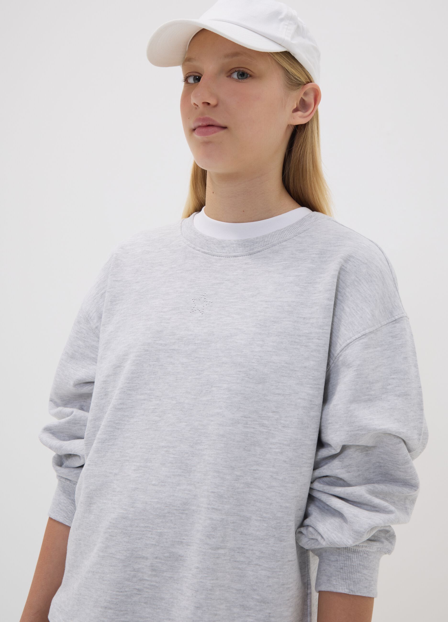 Girls&rsquo; grey 100% cotton sweatshirt with star, relaxed fit