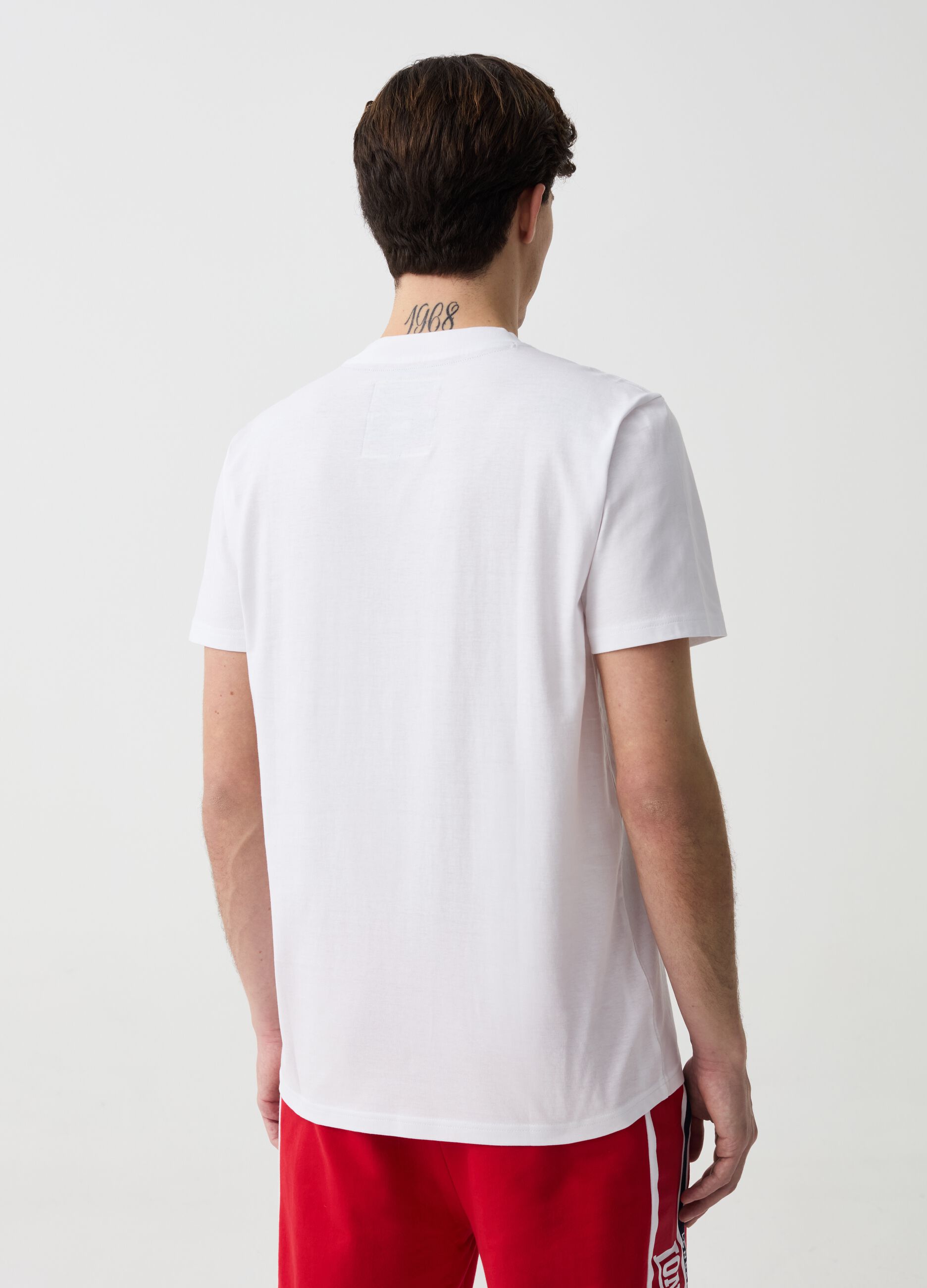 Camiseta de algodón con logo bordado