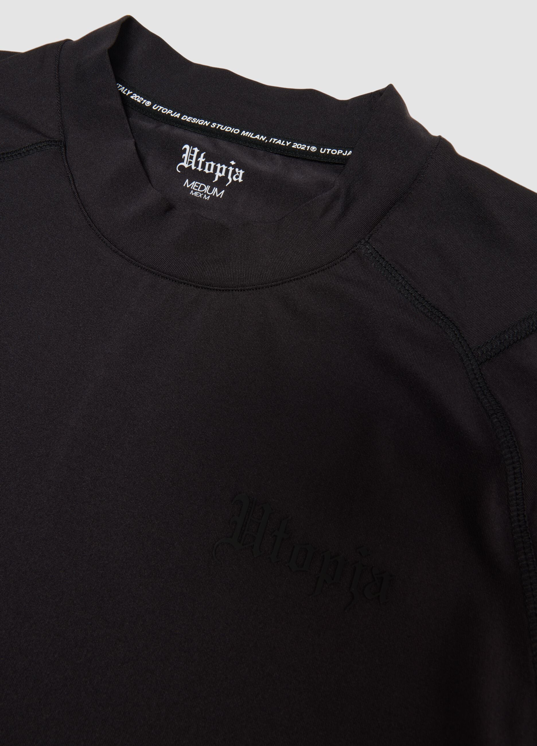 T-shirt t&eacute;cnica justa &ndash; Preta
