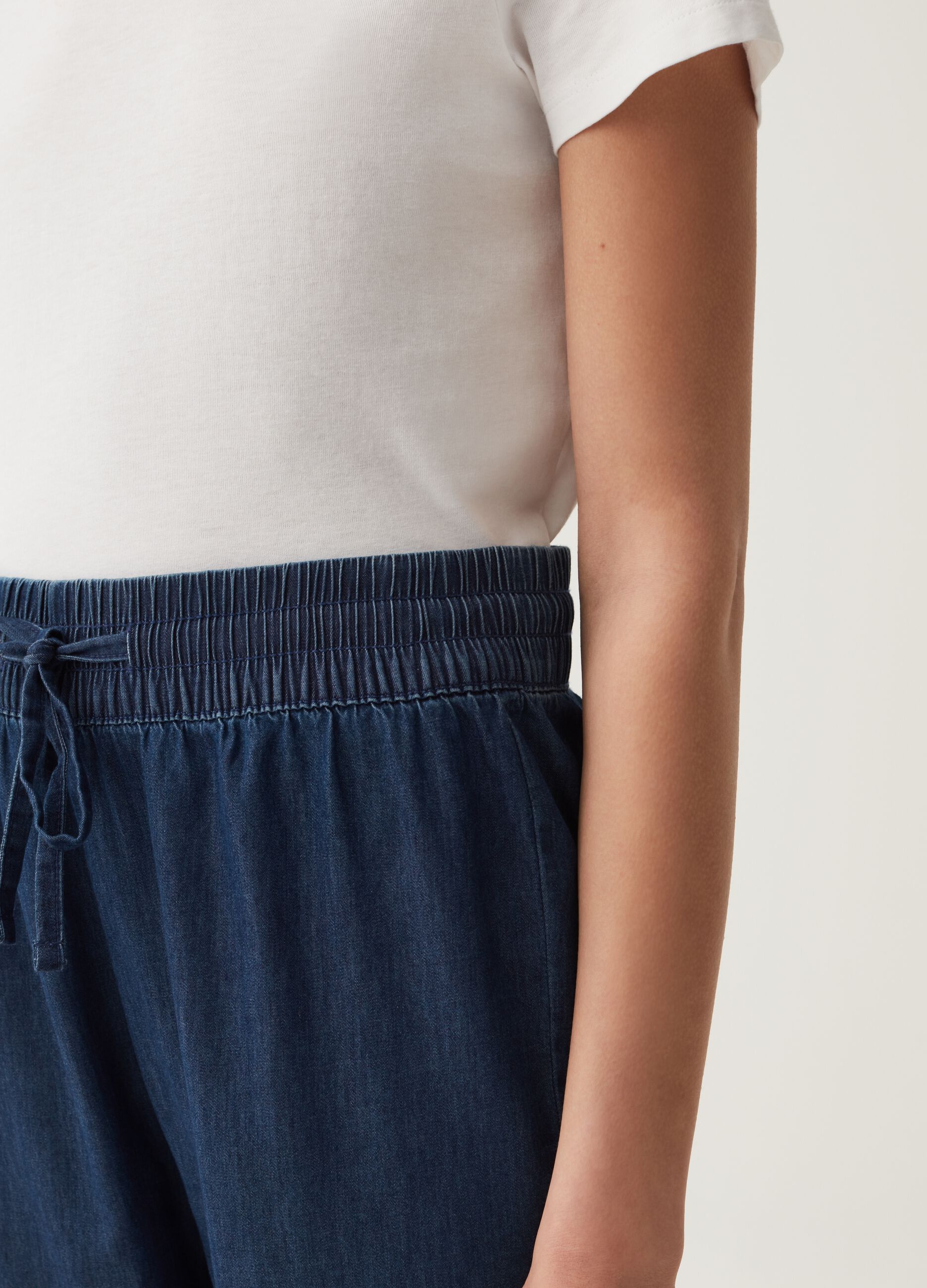 Joggers crop in denim con coulisse