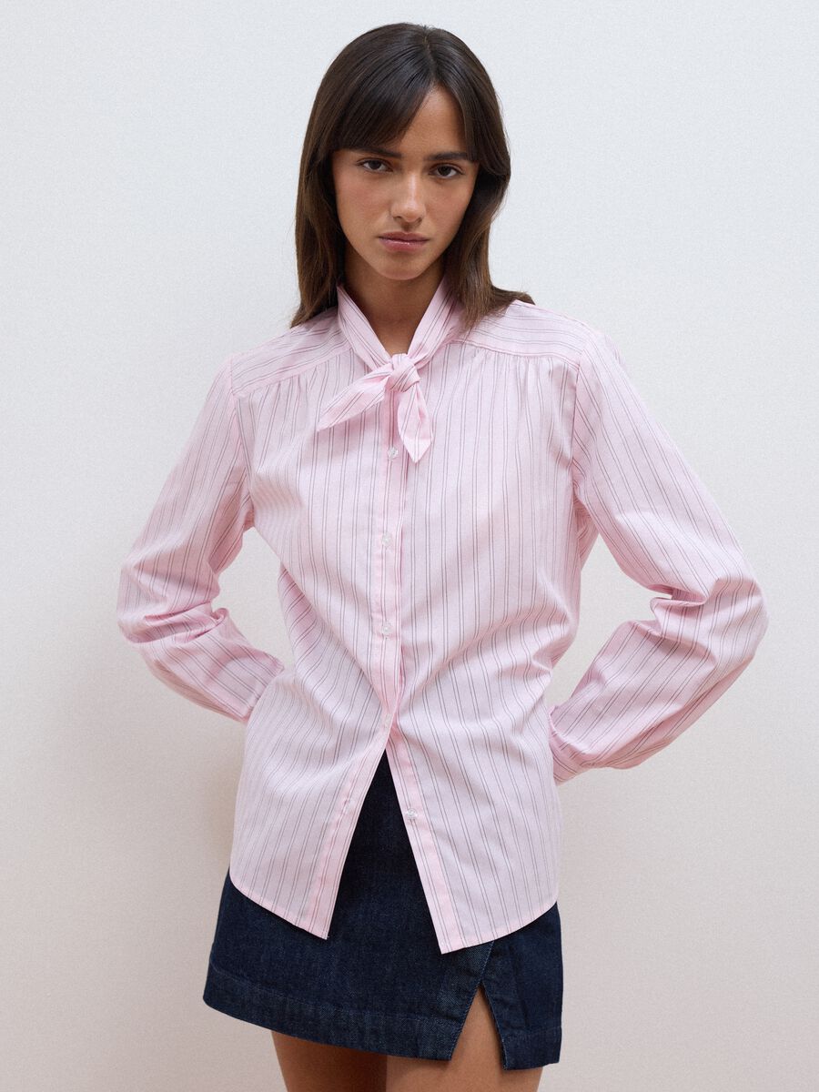 Camicia rosa in cotone elasticizzato a righe con fiocco over fit_0