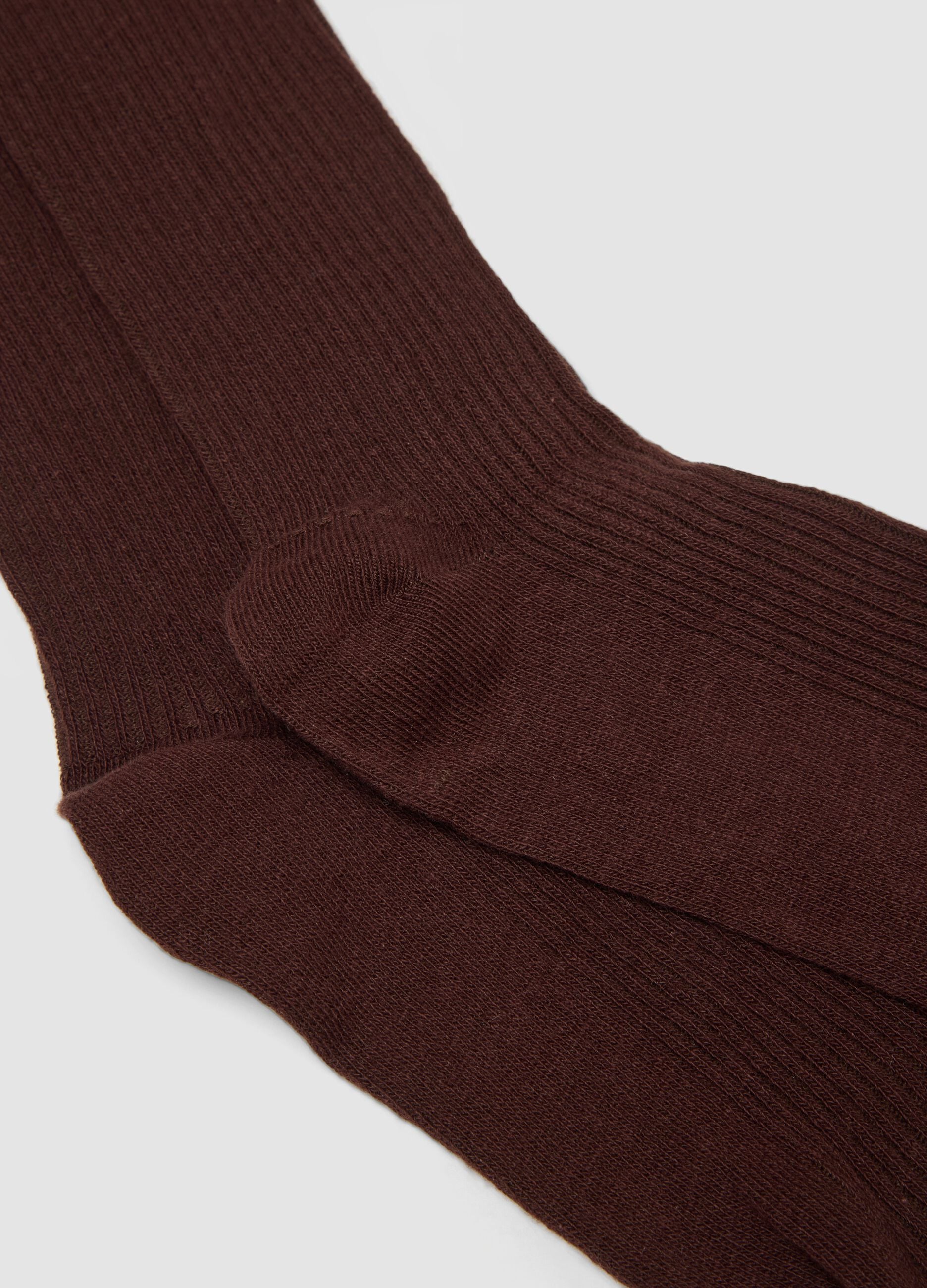 Long brown socks in organic cotton blend