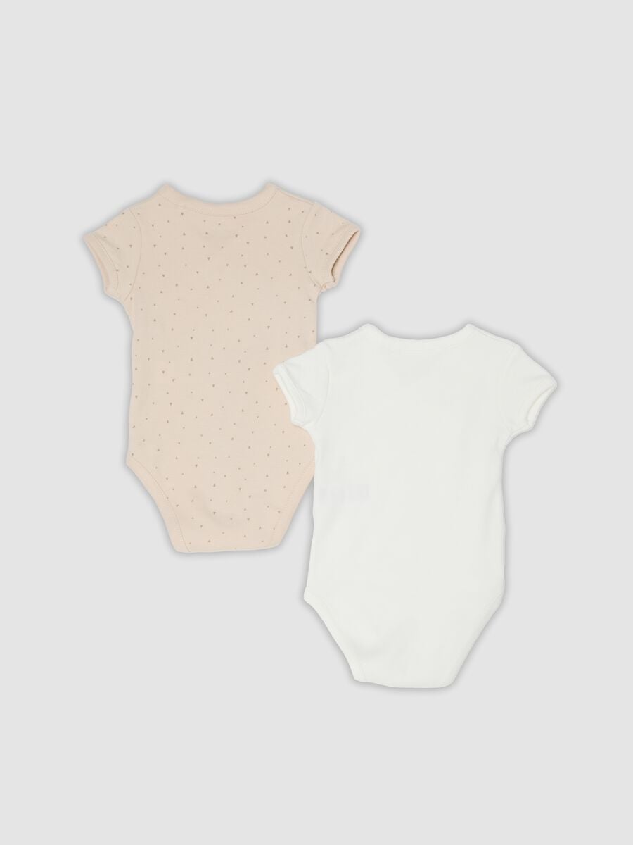 Two-pack of beige and white organic cotton short-sleeve bodysuits for baby boy_1