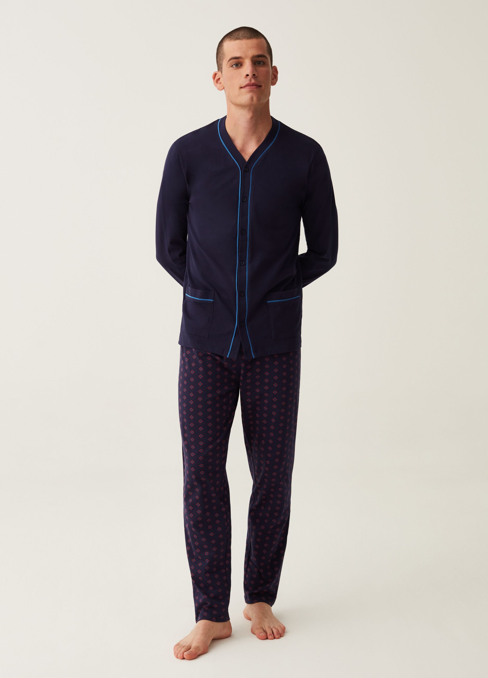 Full-length pyjamas with contrasting piping_0