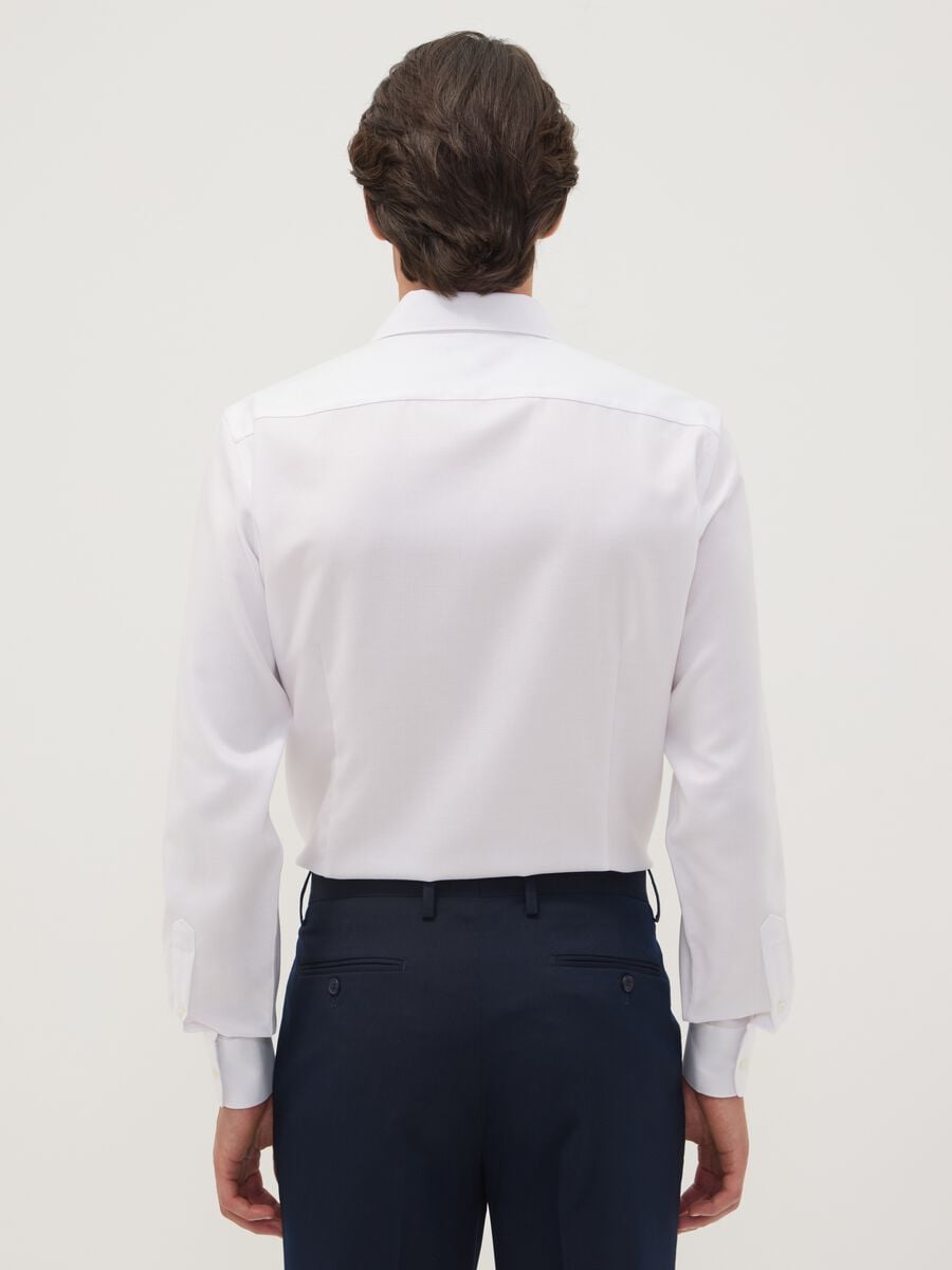 &Lambda;&epsilon;&upsilon;&kappa;ό slim fit &pi;&omicron;&upsilon;&kappa;ά&mu;&iota;&sigma;&omicron; &alpha;&pi;ό 100% &beta;&alpha;&mu;&beta;ά&kappa;&iota; &mu;&epsilon; &iota;&tau;&alpha;&lambda;&iota;&kappa;ό &gamma;&iota;&alpha;&kappa;ά_3