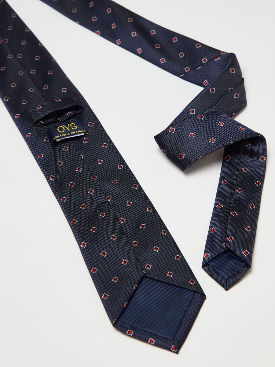 Micro patterned tie with diamond embroidery_1