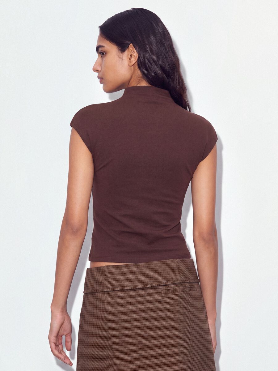 Brown fitted modal and stretch cotton T-shirt with high neck_2